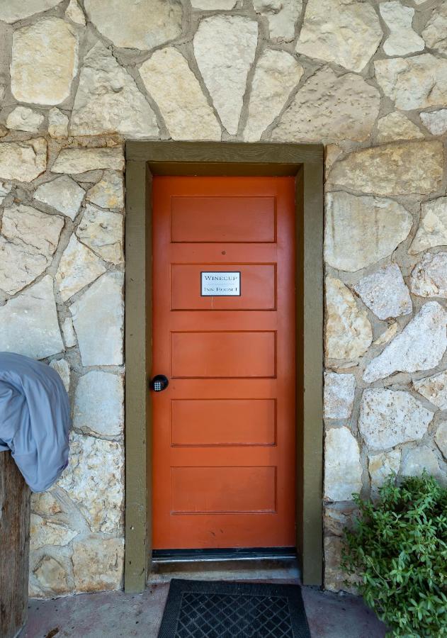 The Historic Leakey Inn — photo 21