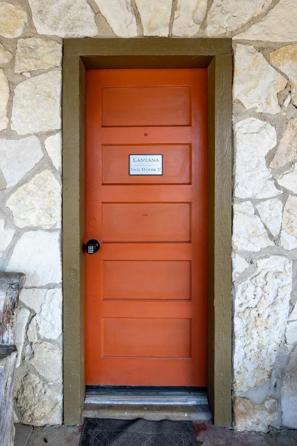 The Historic Leakey Inn — photo 24