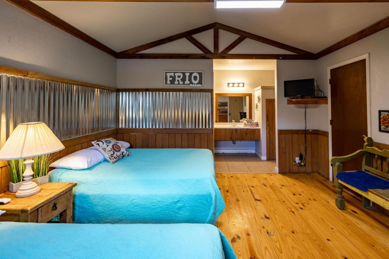 The Historic Leakey Inn — photo 4