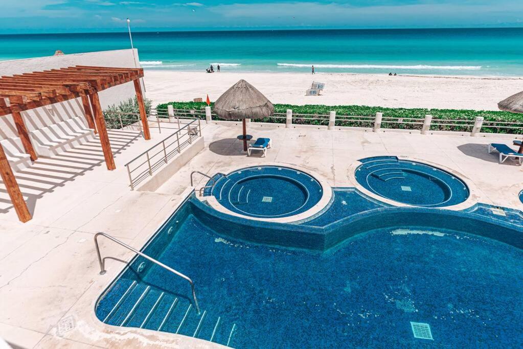 cancun marlin 32 - 3