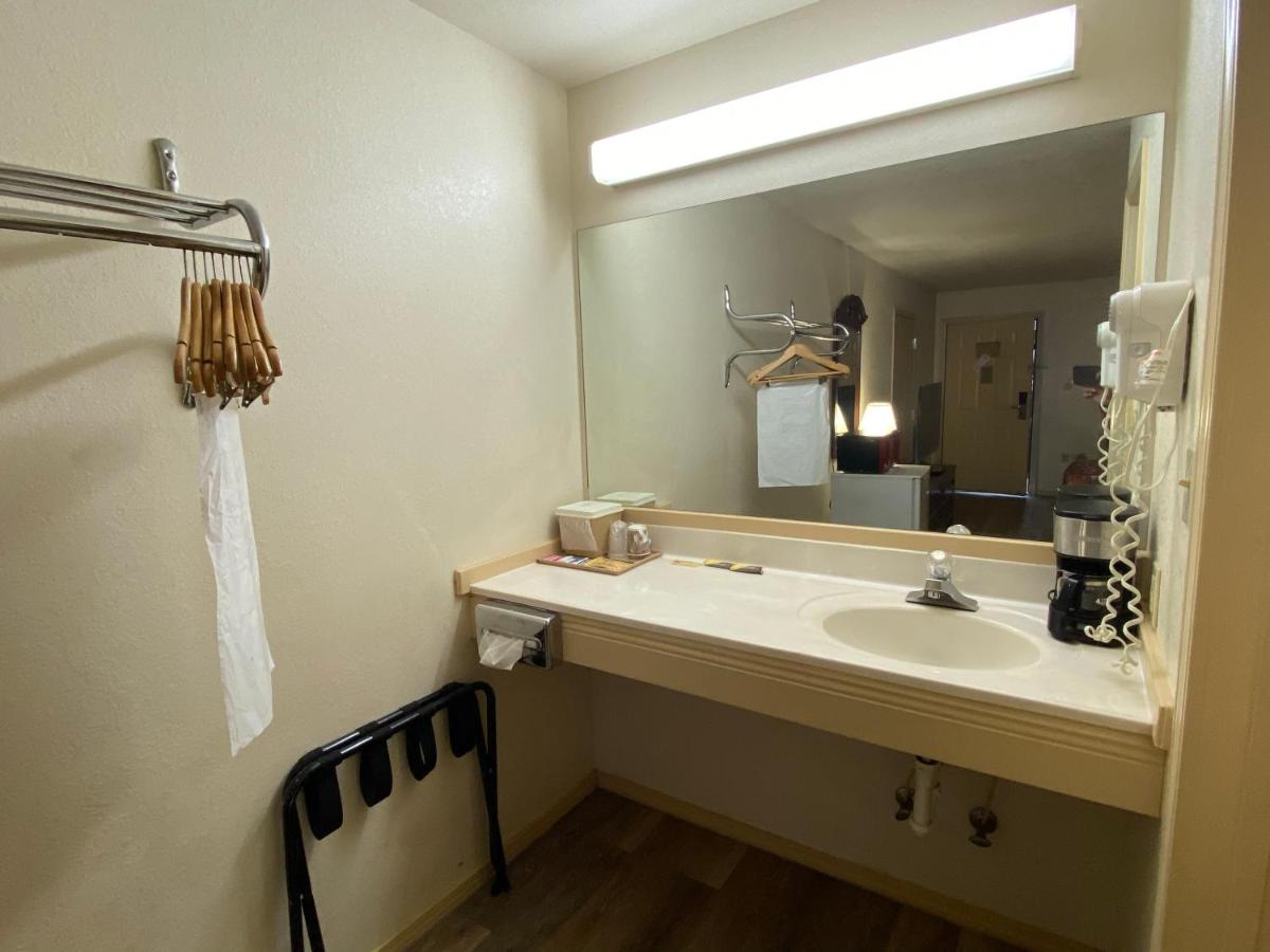 El Rancho Motel — photo 21