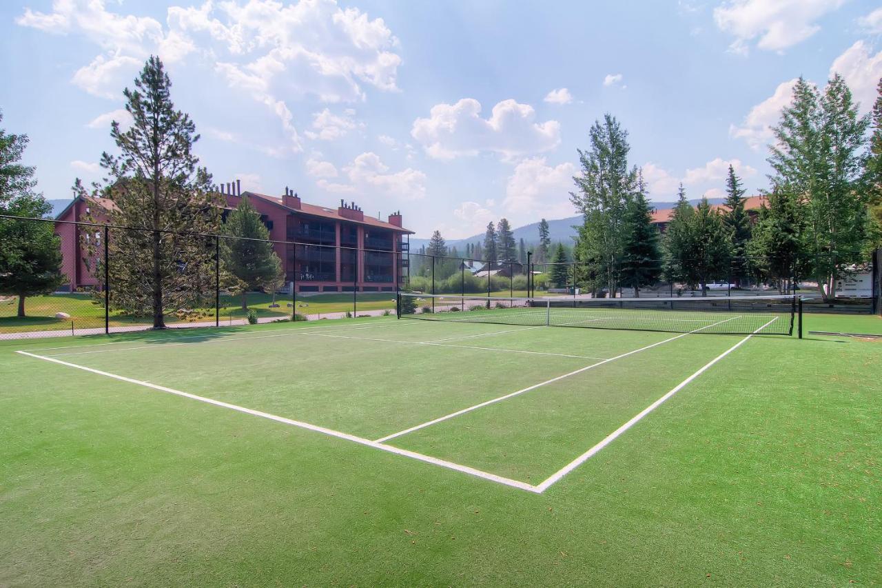 Tennis court: One-Bedroom Mountainside Condo D107