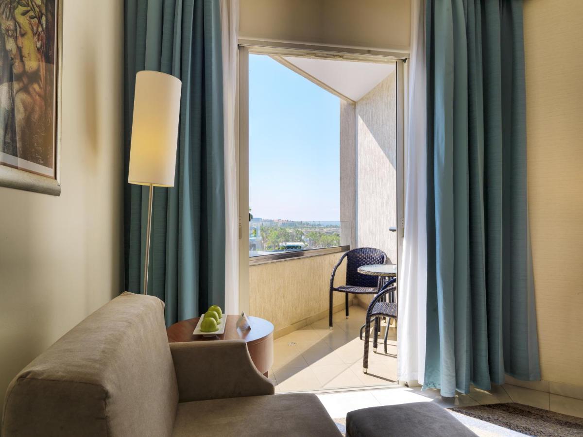 Alexander The Great Beach Hotel photo