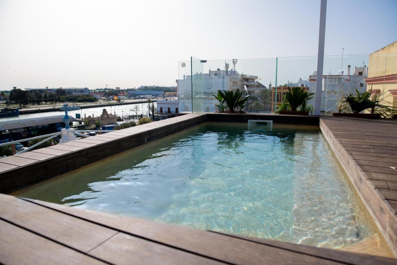 Rooftop swimming pool: Apartamentos Nueva Ribera