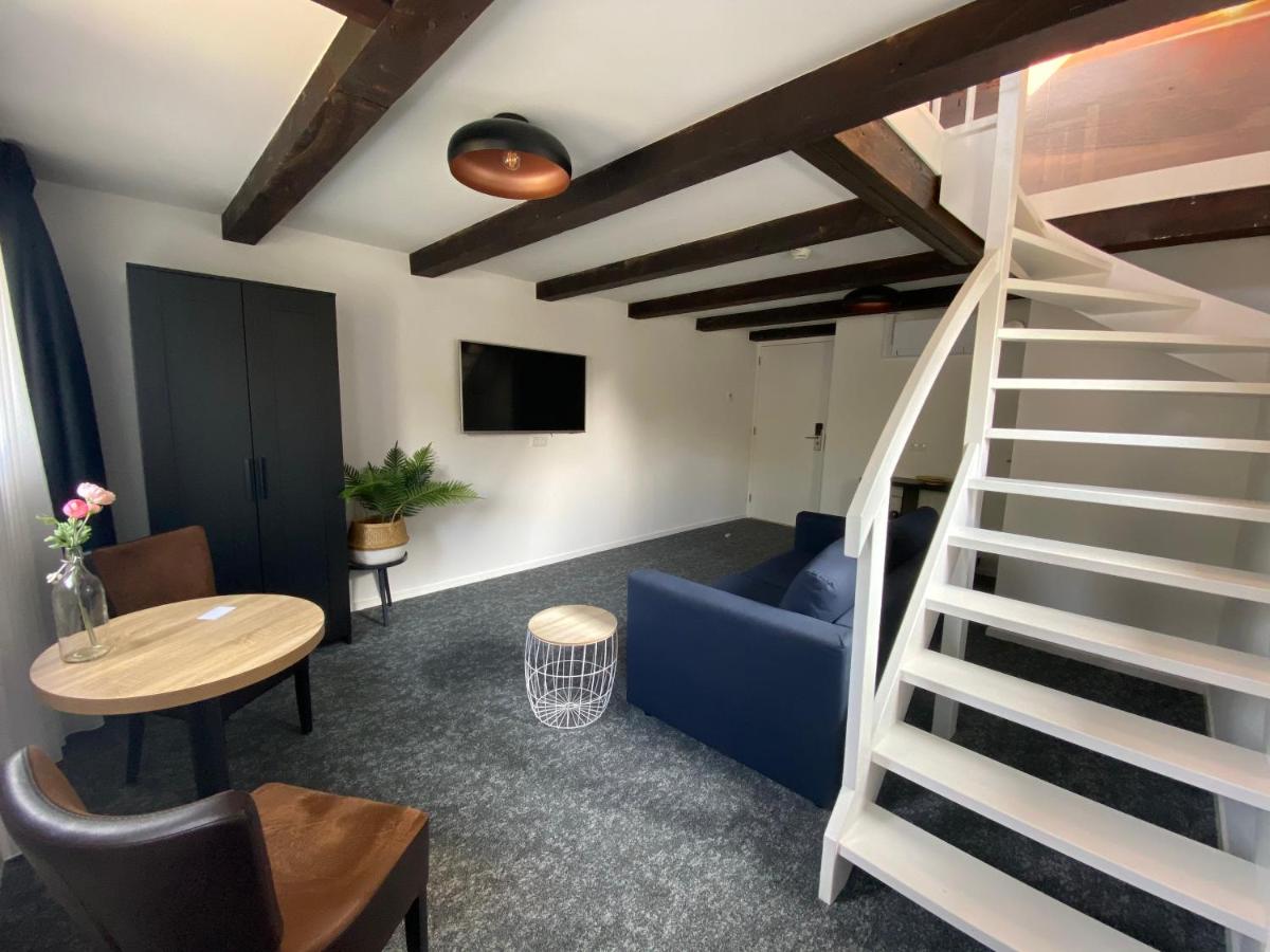 Een zitgedeelte bij Hotel Restaurant De Stadsherberg