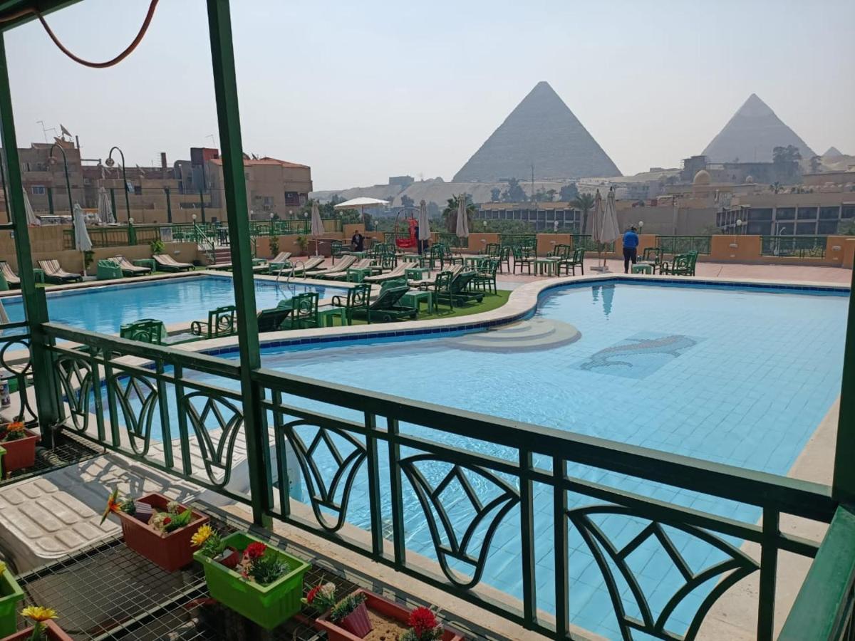 Rooftop swimming pool: Elite Regency Pyramids view