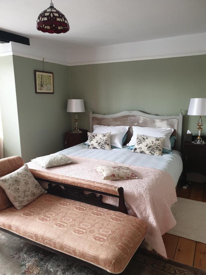 Harry's bed and breakfast - 2