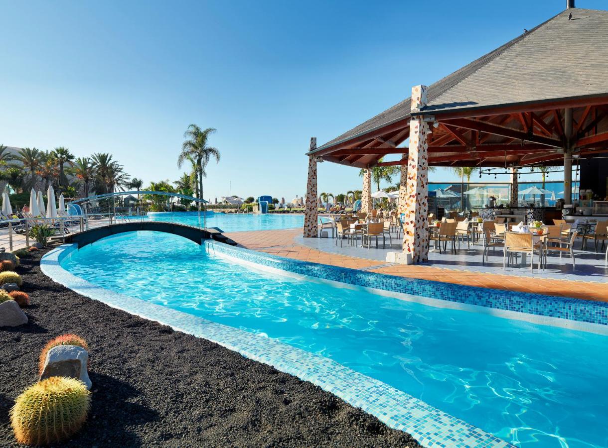 Heated swimming pool: H10 Playa Meloneras Palace