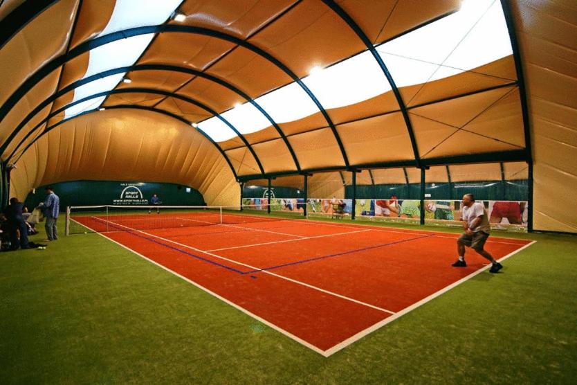 Tennis court: Pałac Bursztynowy