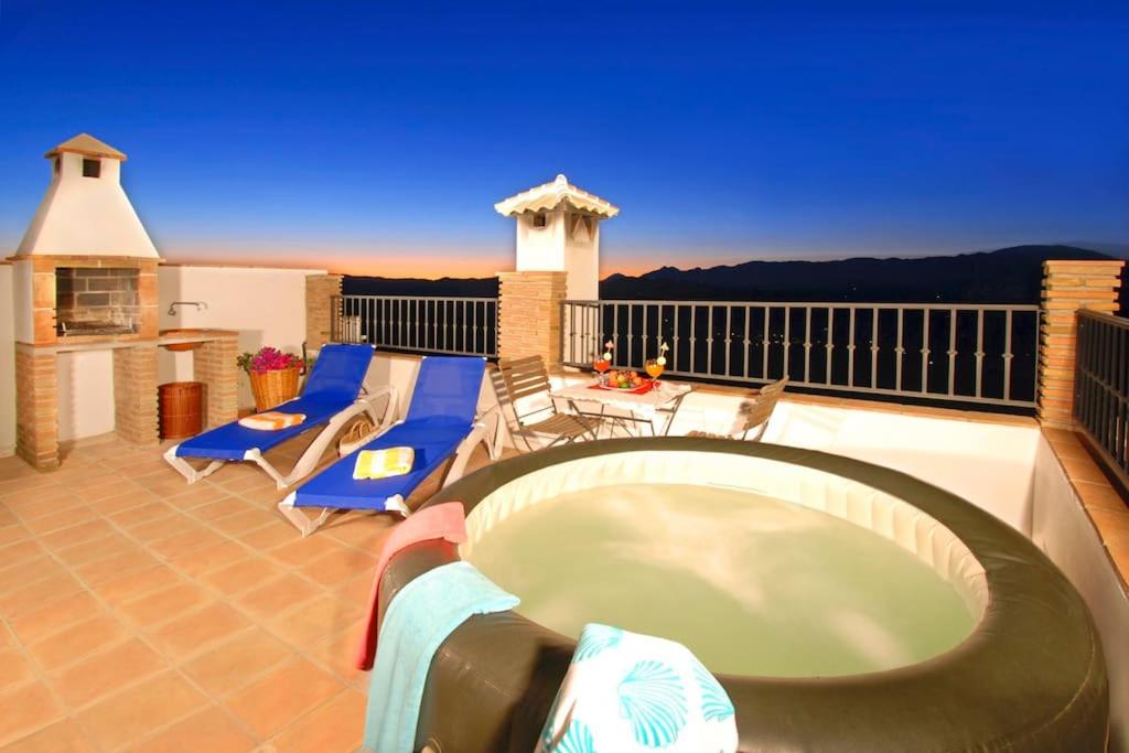 Beautiful village house- PRIVATE JACUZZI-views-BBQ-aircon ...
