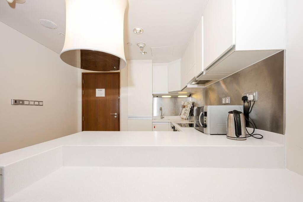 Emaar Fashion Avenue - Formerly Address Dubai Mall Four Apple - 3