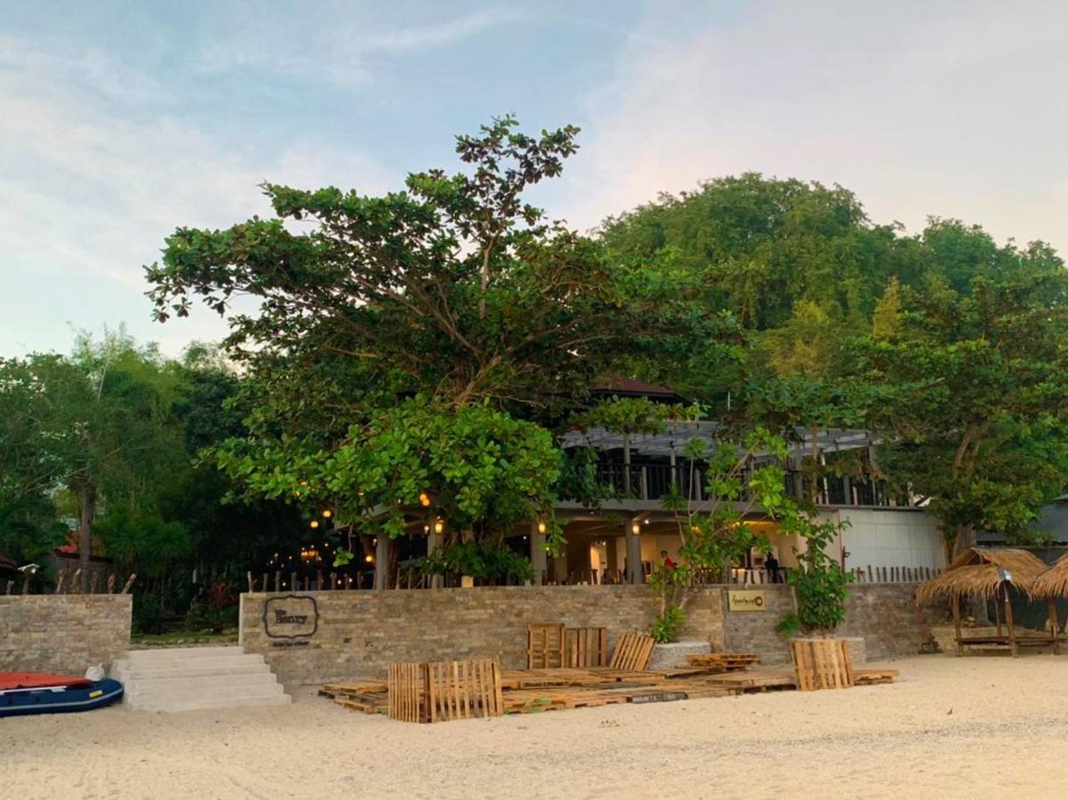 Beach: The Henry Resort Taramindu Laiya