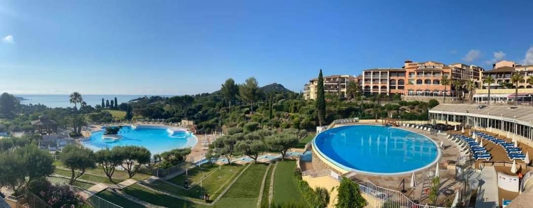 Heated swimming pool: Saint-Raphael- Vue mer et Massif de l'Esterel