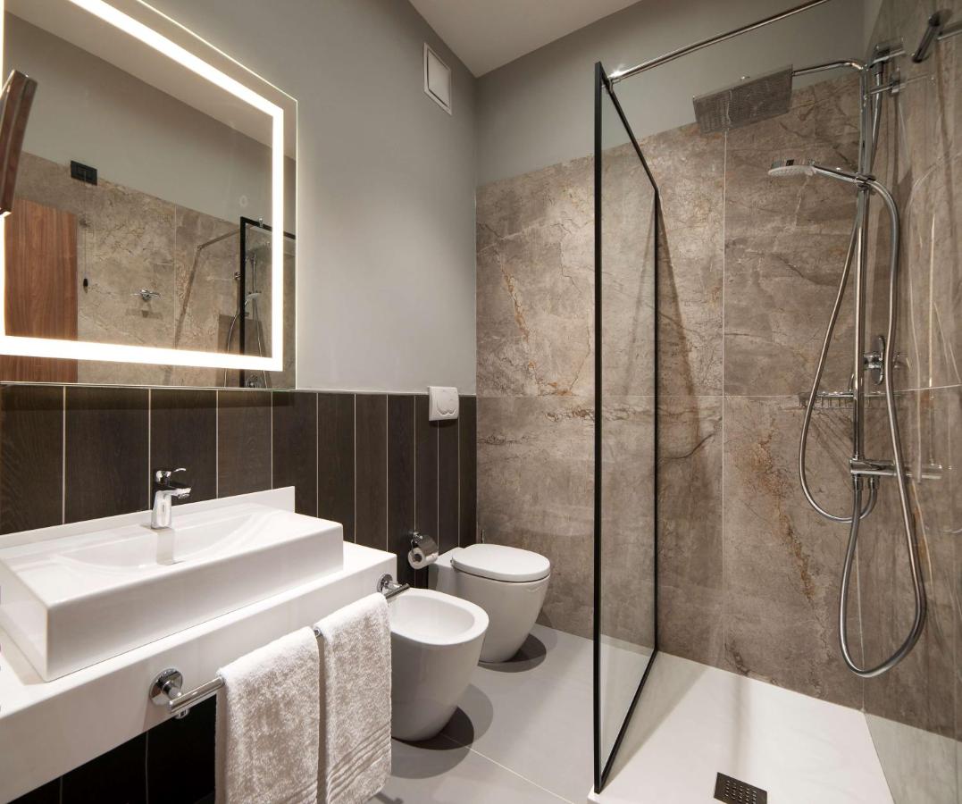 Radisson Hotel Nola Naples - 2