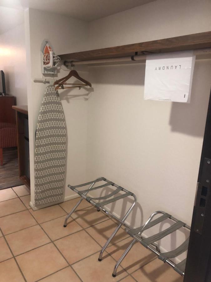 Antelope Hills Inn-Suites — photo 13