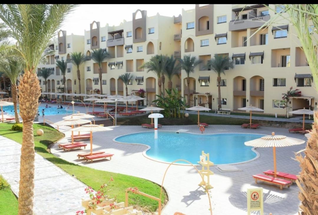 Rooftop swimming pool: Family suite in Nubia beach aqua park