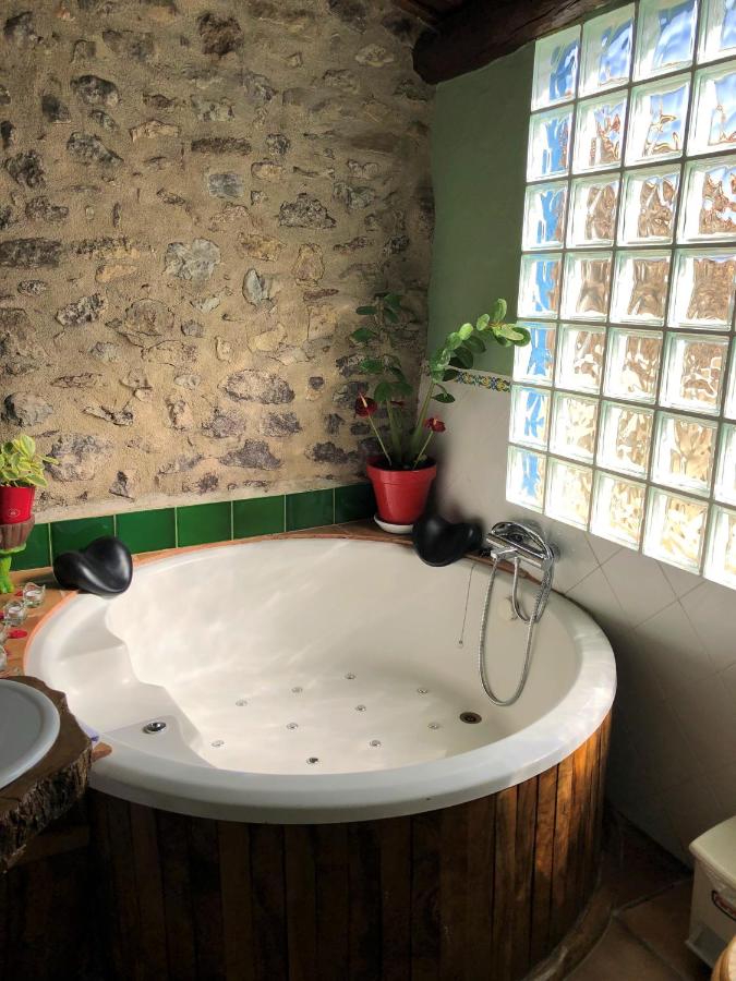 Casa rural Rustic Oh, JACUZI & LOVE, Chert – Updated na 2022 ...