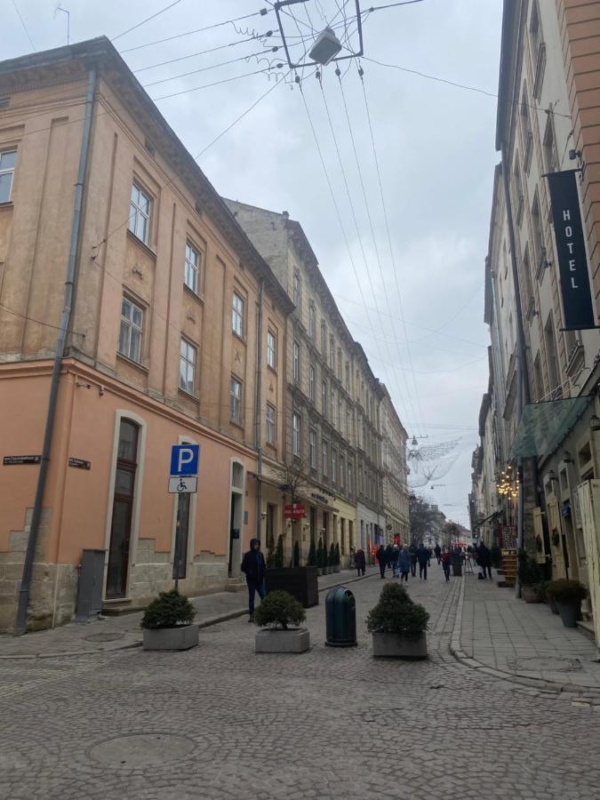 Фото 1 minute to Rynok Square