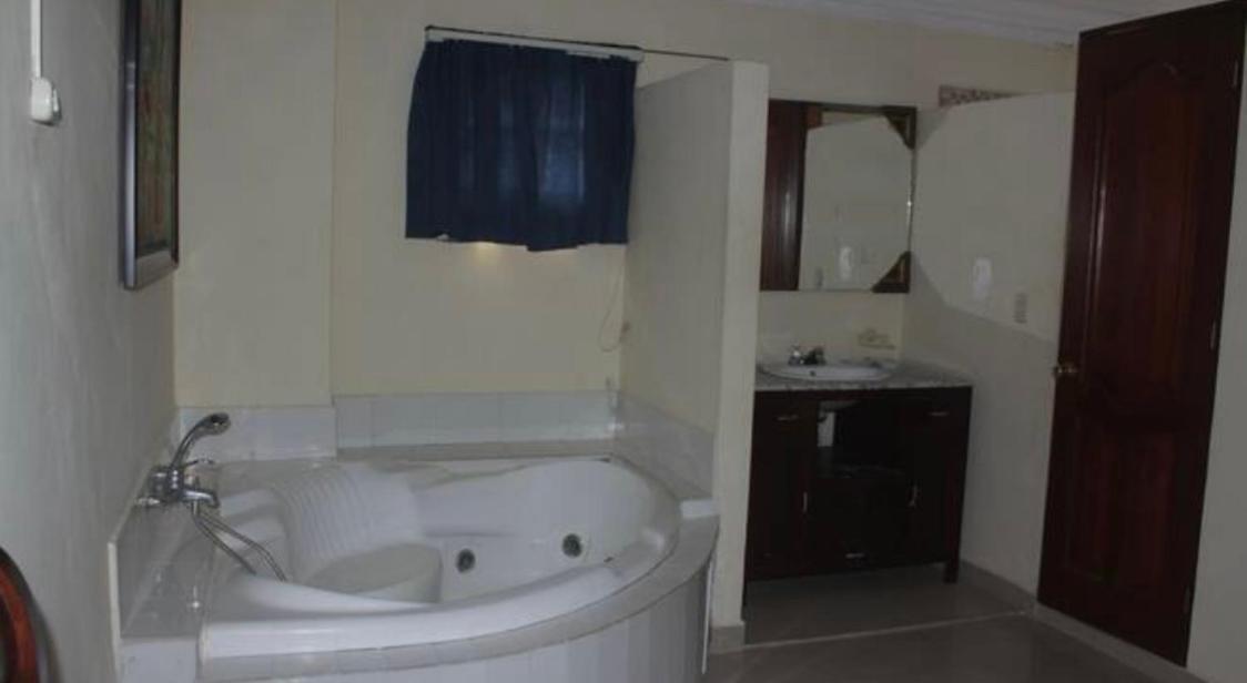 Hotel Luis V Santo Domingo, The Presidential Walk In Bathtubs Cost