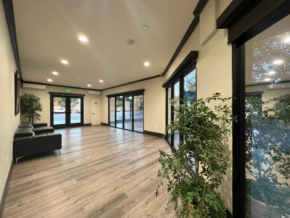 ASPIRE INN & SUITES Orange — photo 11