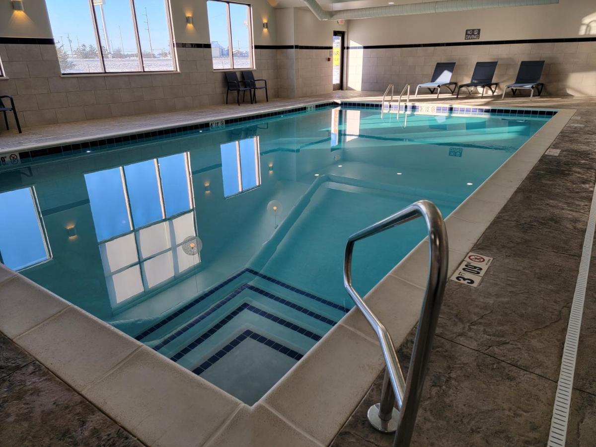 Heated swimming pool: MainStay Suites