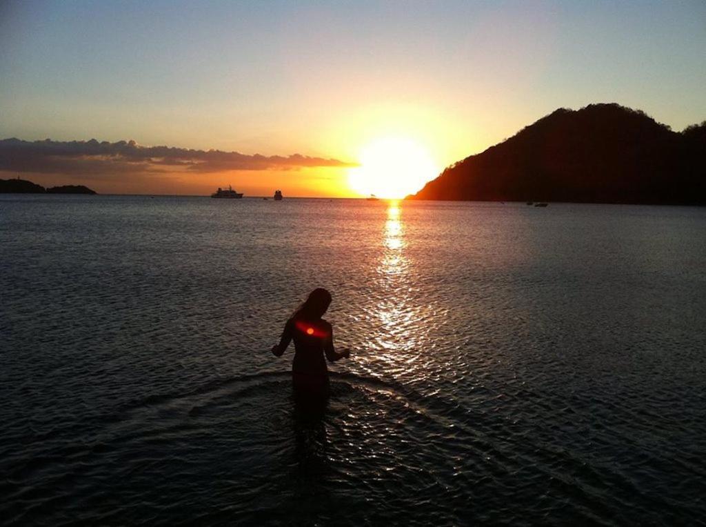 Beach: Beach condos at Mt Pico de Loro Cove - Uratex, Wifi, 42-50''TV with Cignal cable, equipped kitchen, balcony, parking - guest registration fee is not included