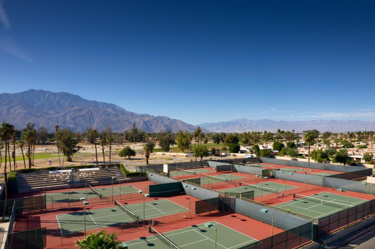 Tennis court: Desert Oasis by Vacation Club Rentals