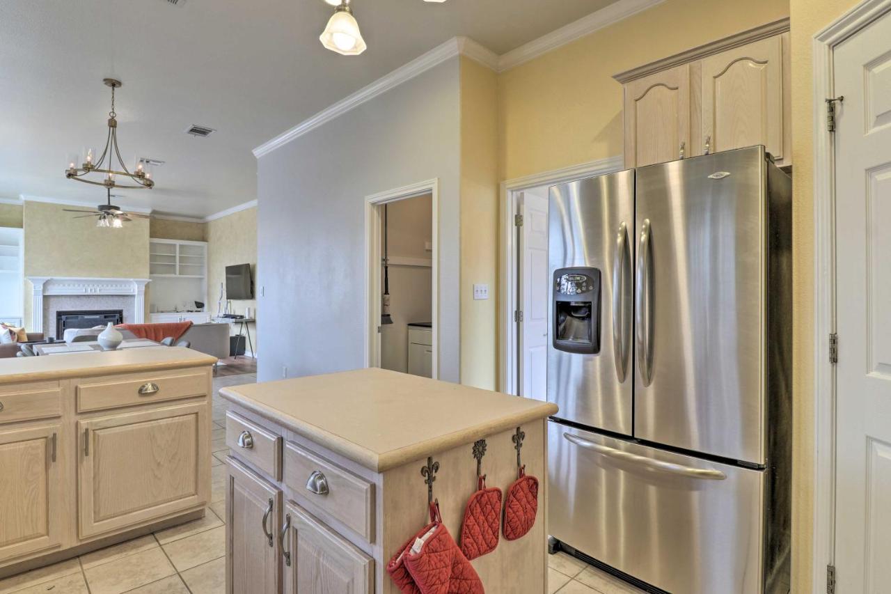 Airy Villa in Austin with BadmintonandVolleyball Court - 3