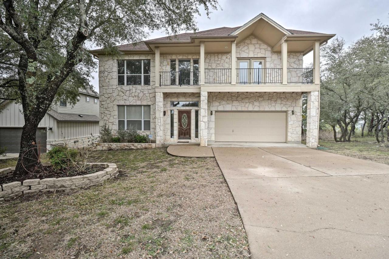 Airy Villa in Austin with BadmintonandVolleyball Court