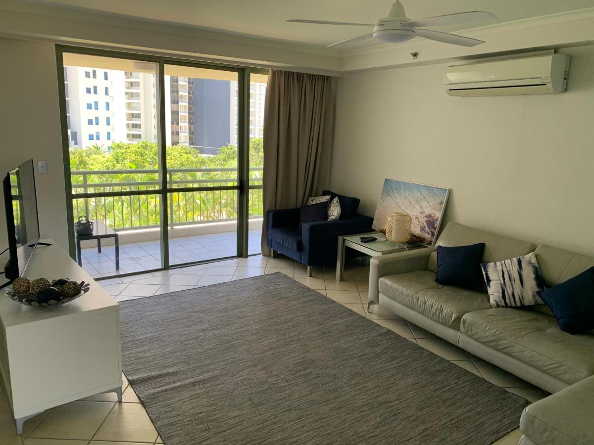 The Meriton Apartments on Main Beach photo