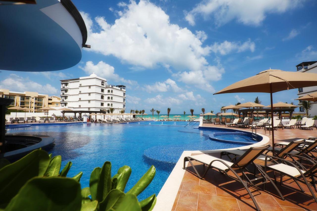 Beach: Grand Residences Riviera Cancun, a Registry Collection Hotel, All Inclusive