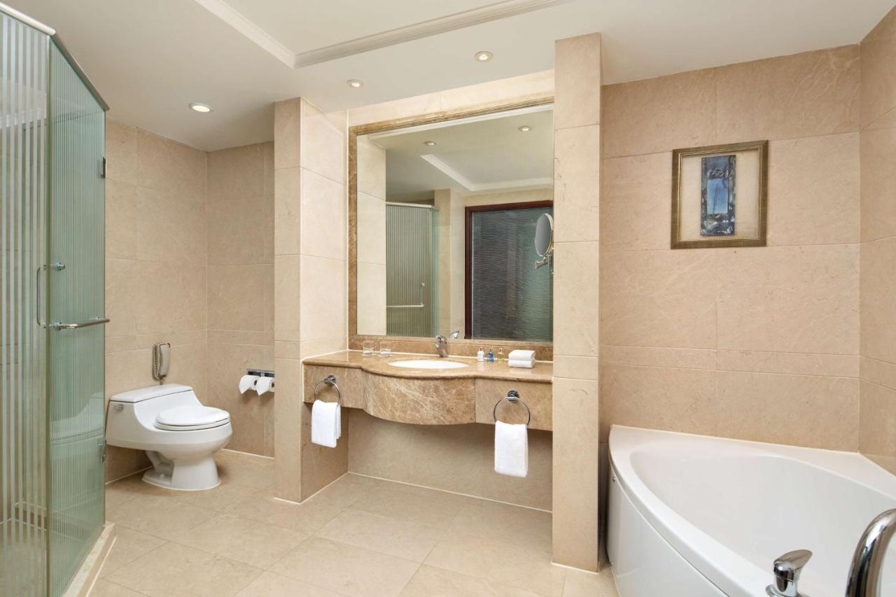 Radisson Blu Hotel Shanghai New World photo