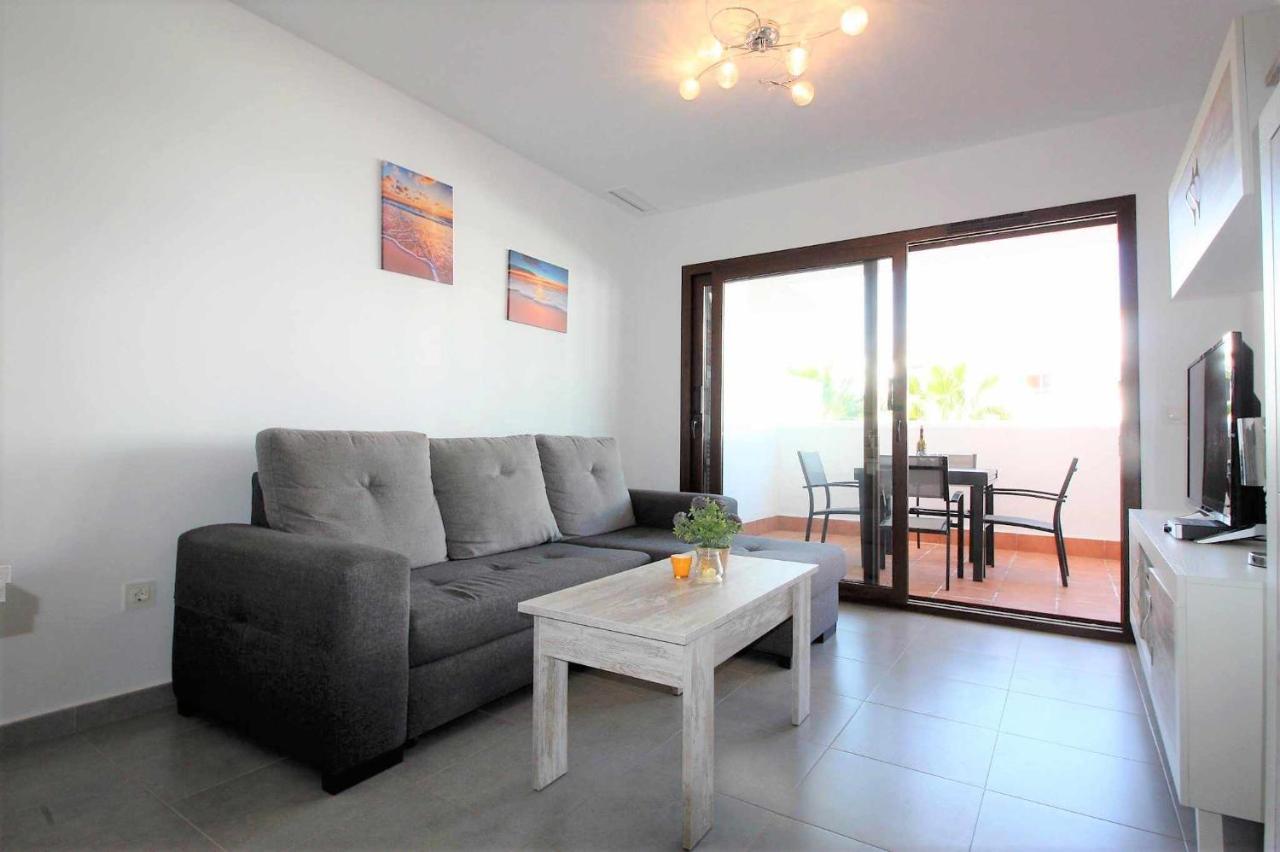 Mario apartamento cerca de la playa con balcón y piscina ...