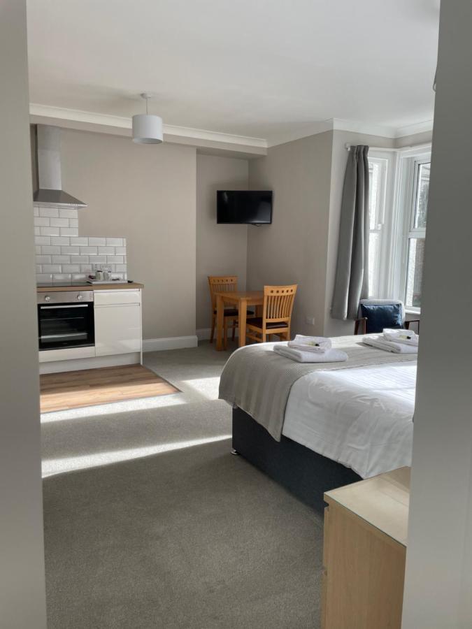 {{ hotelInfo.altText }}