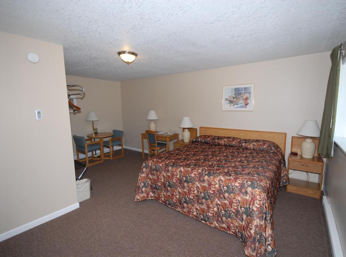 Wayside Motel — photo 8