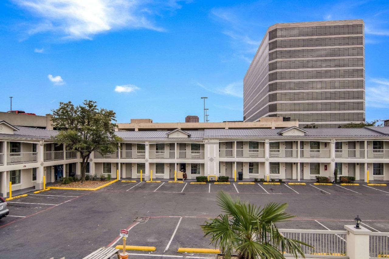 City Inn & Suites — photo 1