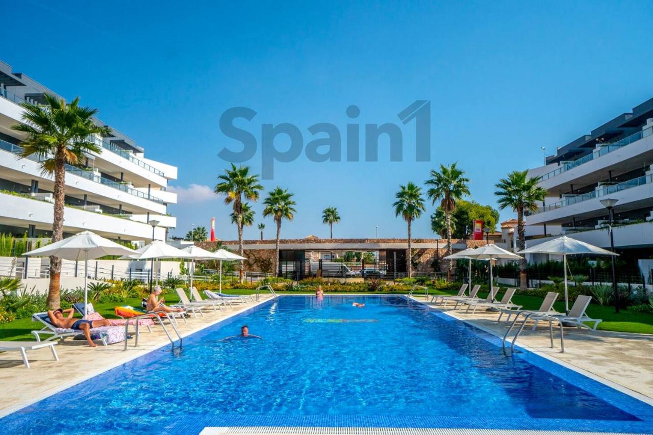Exclusive apartment in Flamenca Village with gym, sauna, 3 ...