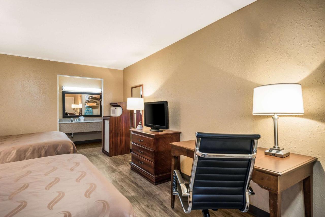 COLLEGE INN MOTEL — photo 16