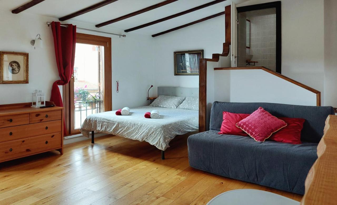 Mattia's penthouse - view over Trastevere roofs - 2