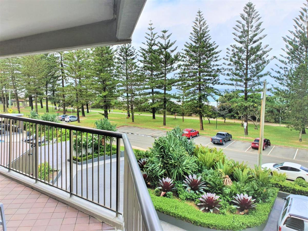 Burleigh Esplanade Apartments photo