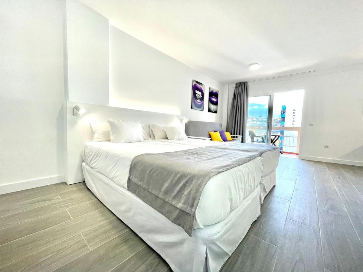 Studio, Wifi, rooftop pool that has a beautiful ocean view in ...