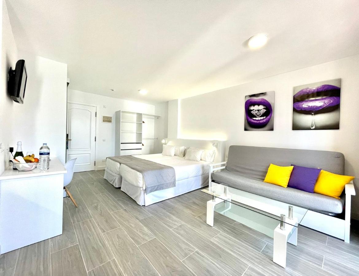 Studio, Wifi, rooftop pool that has a beautiful ocean view in ...