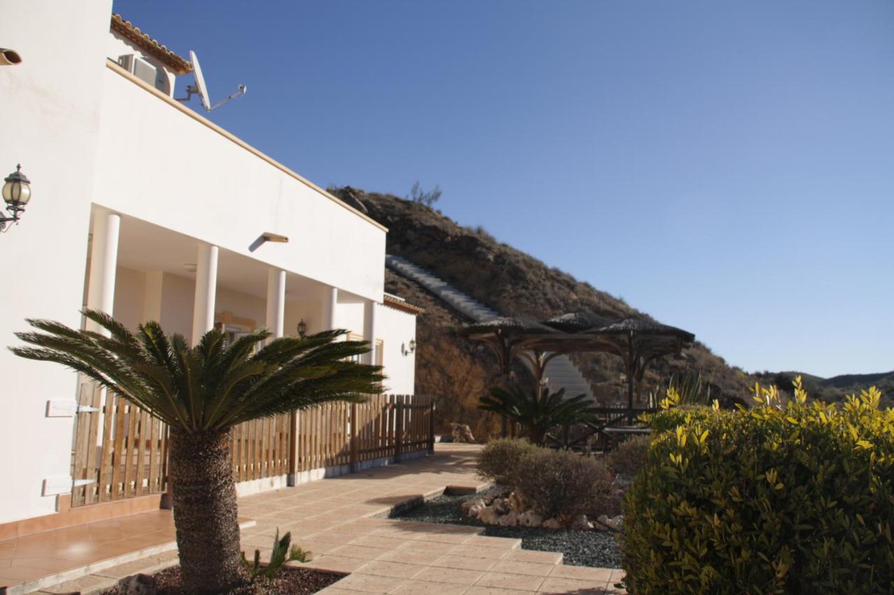 Villa Rosada - luxurious 3-bedroom villa with garden and pool ...