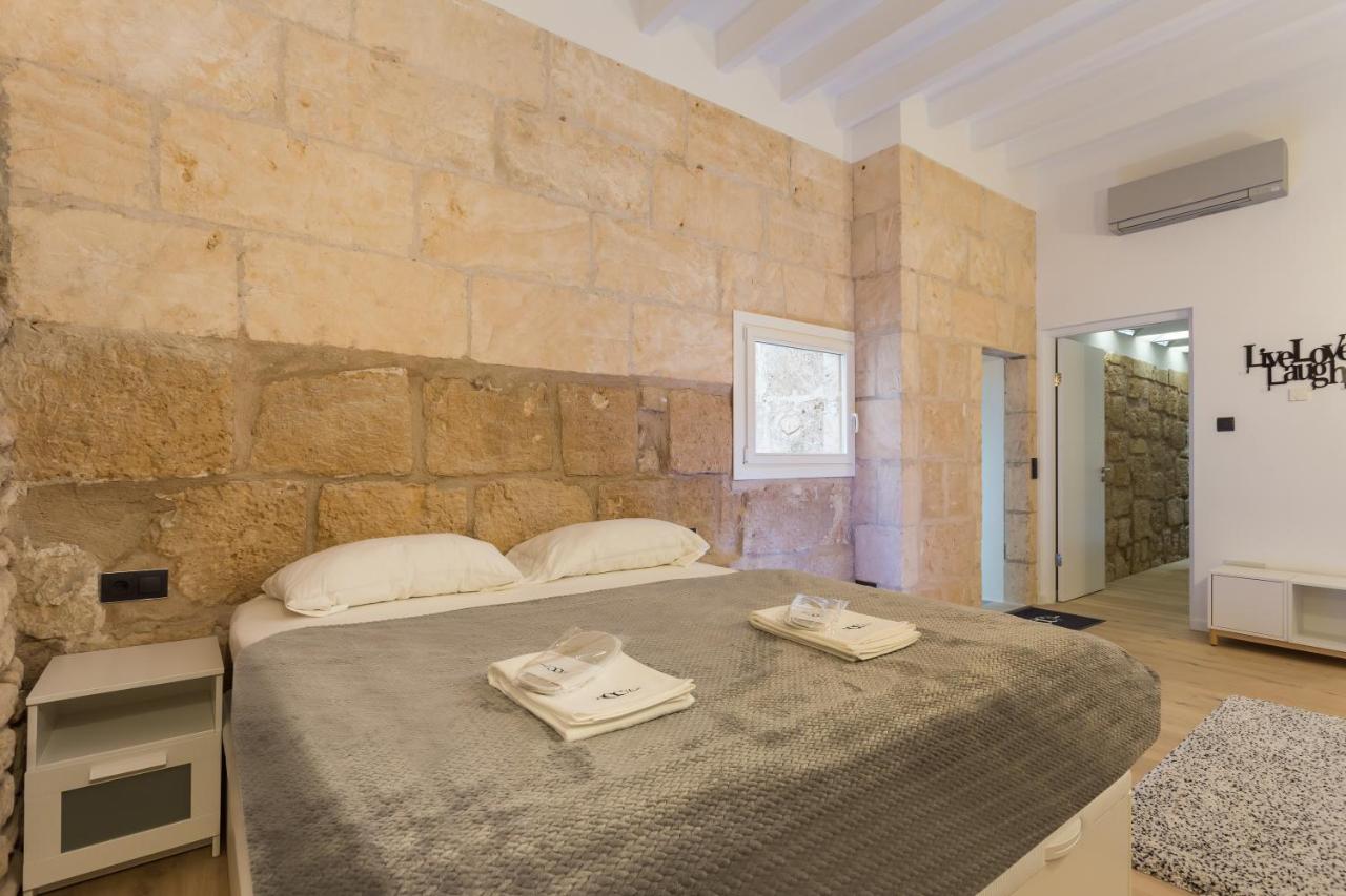 Designer Gem with terrace in prime location - 3