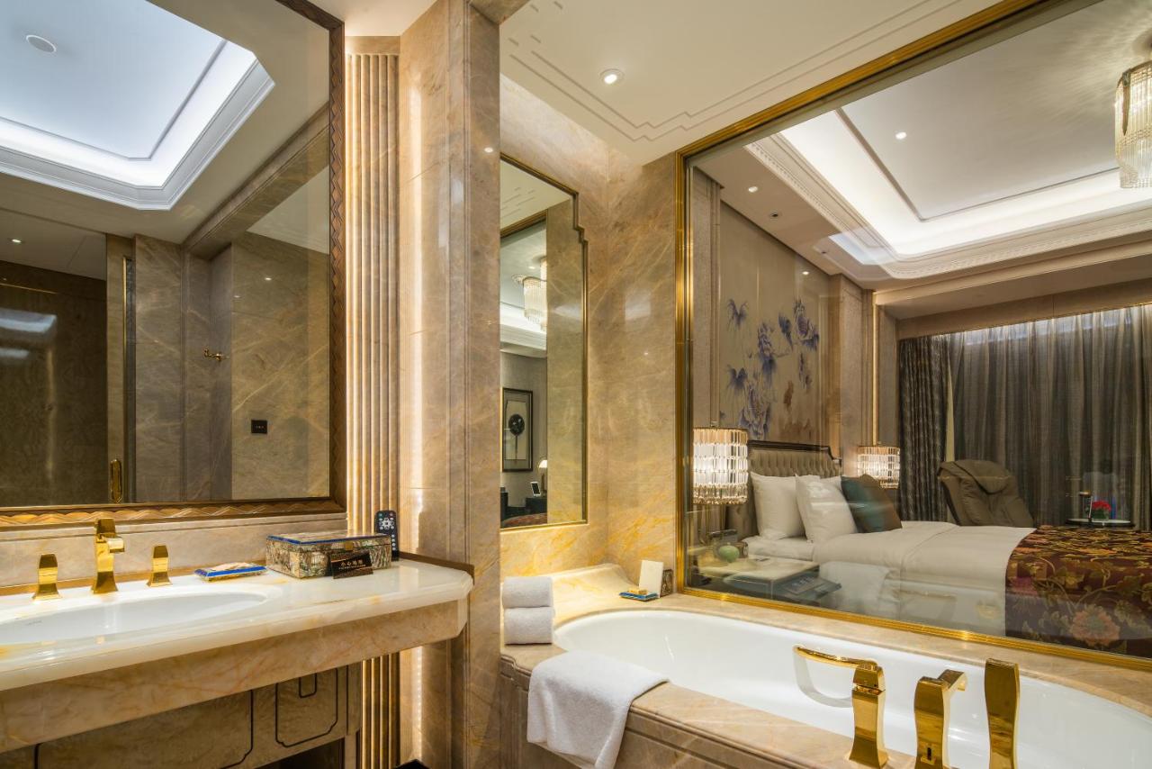 Wanda Reign Chengdu photo