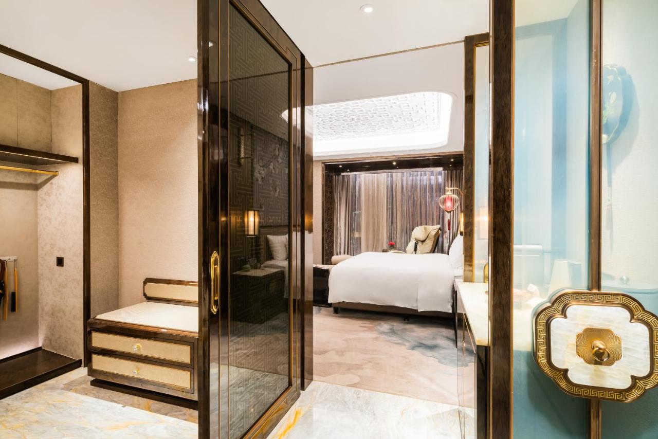Wanda Reign Chengdu photo
