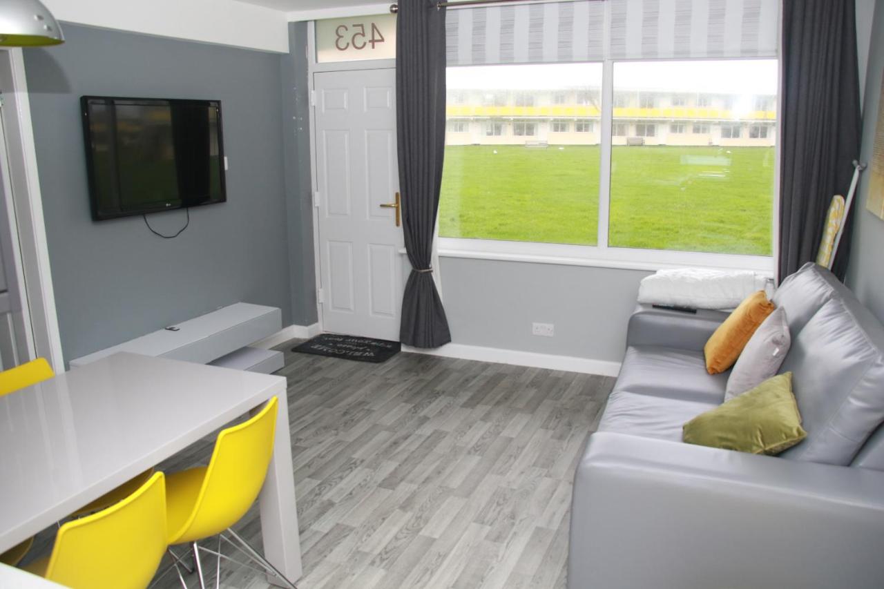 Pontins - Prestatyn Sands Holiday Park - Laterooms