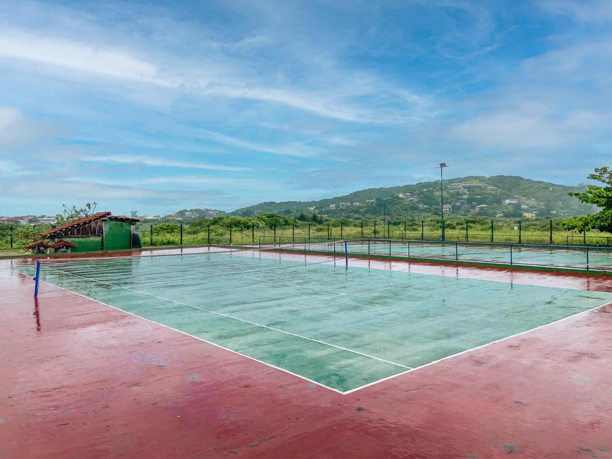 Tennis court: Búzios Beach Resort