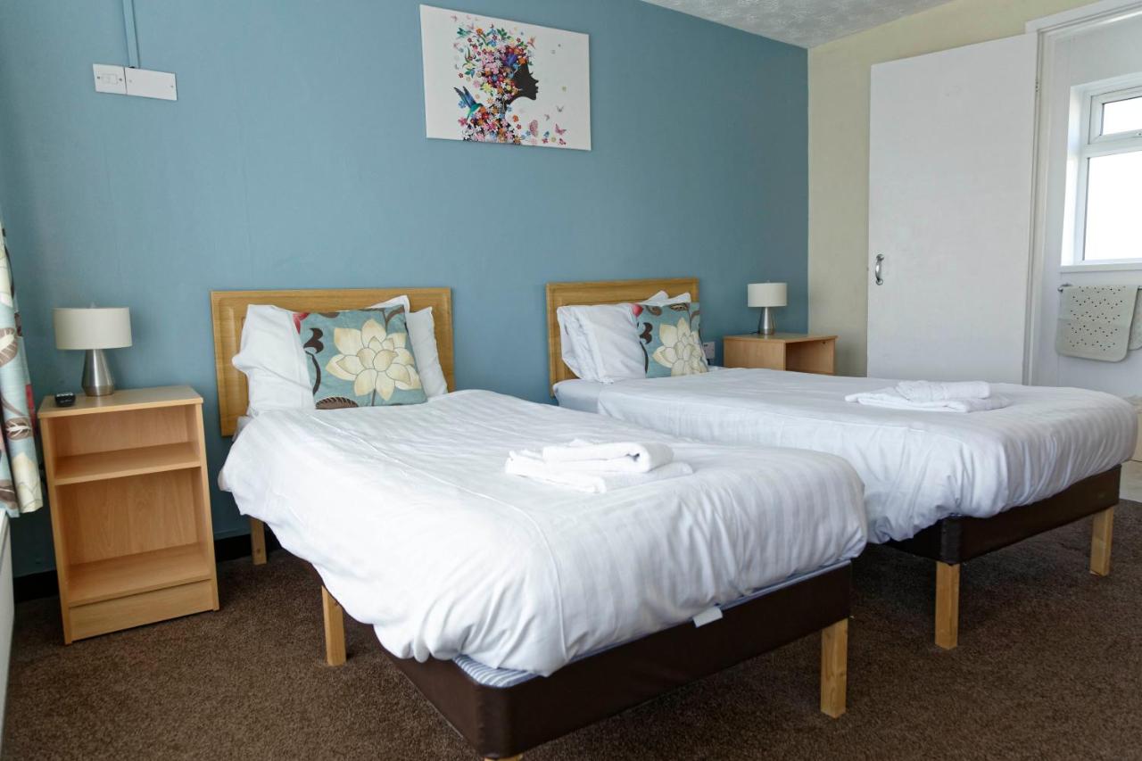 Pontins - Sand Bay Holiday Park - Laterooms