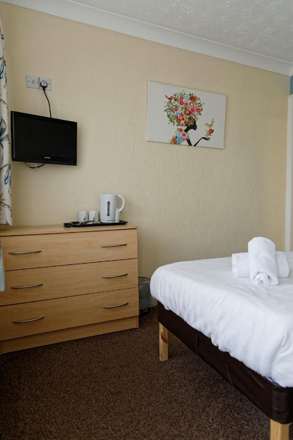 Pontins - Sand Bay Holiday Park - Laterooms